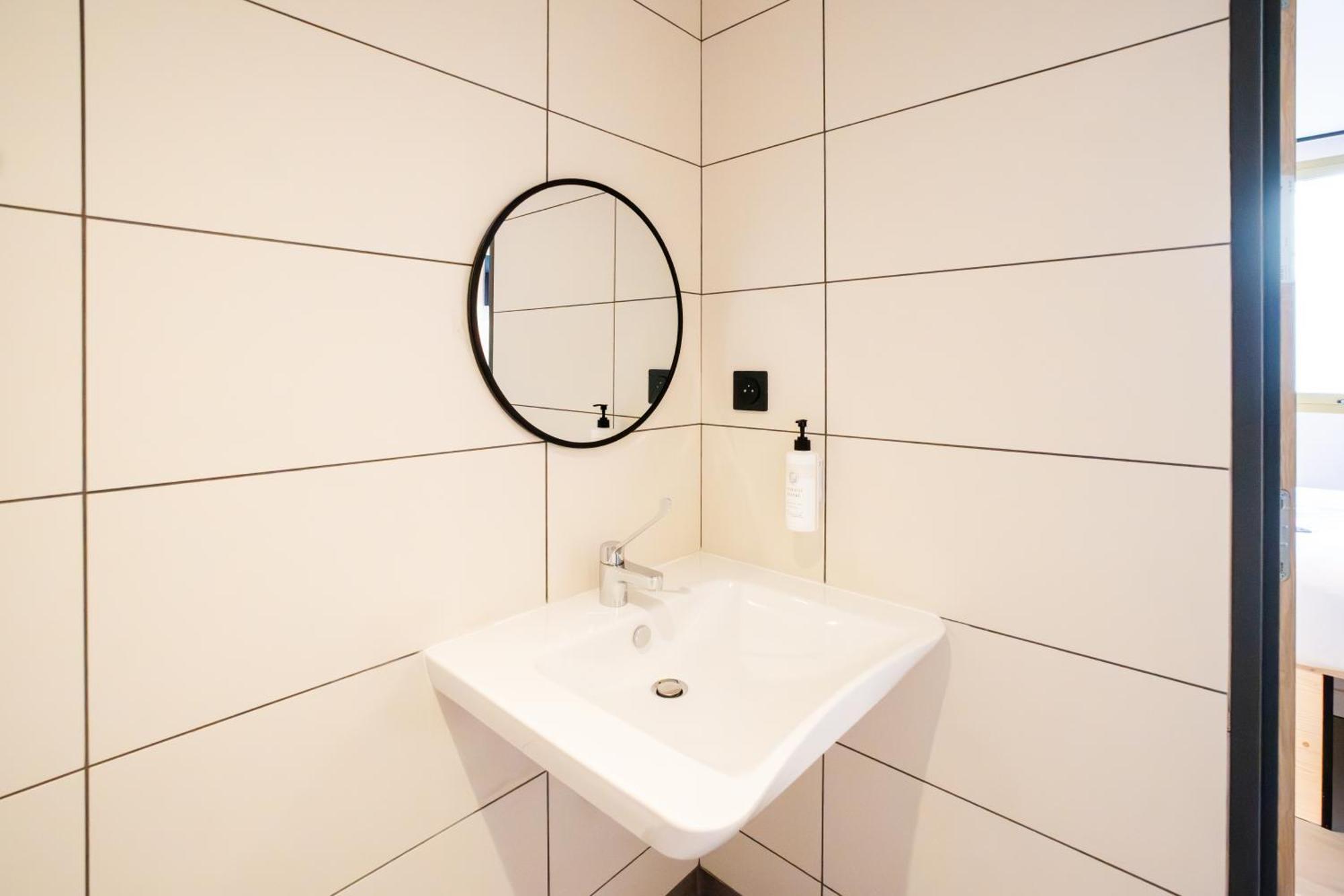Easyhotel Marseille Euromed Ngoại thất bức ảnh